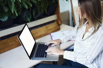How to Write a Follow-Up Email: Examples and Full Guide